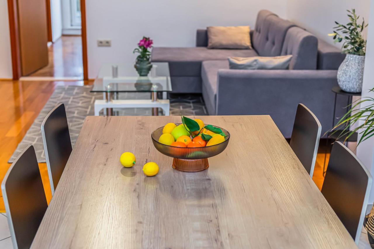 Beachfront Apartment Jesenice  Extérieur photo