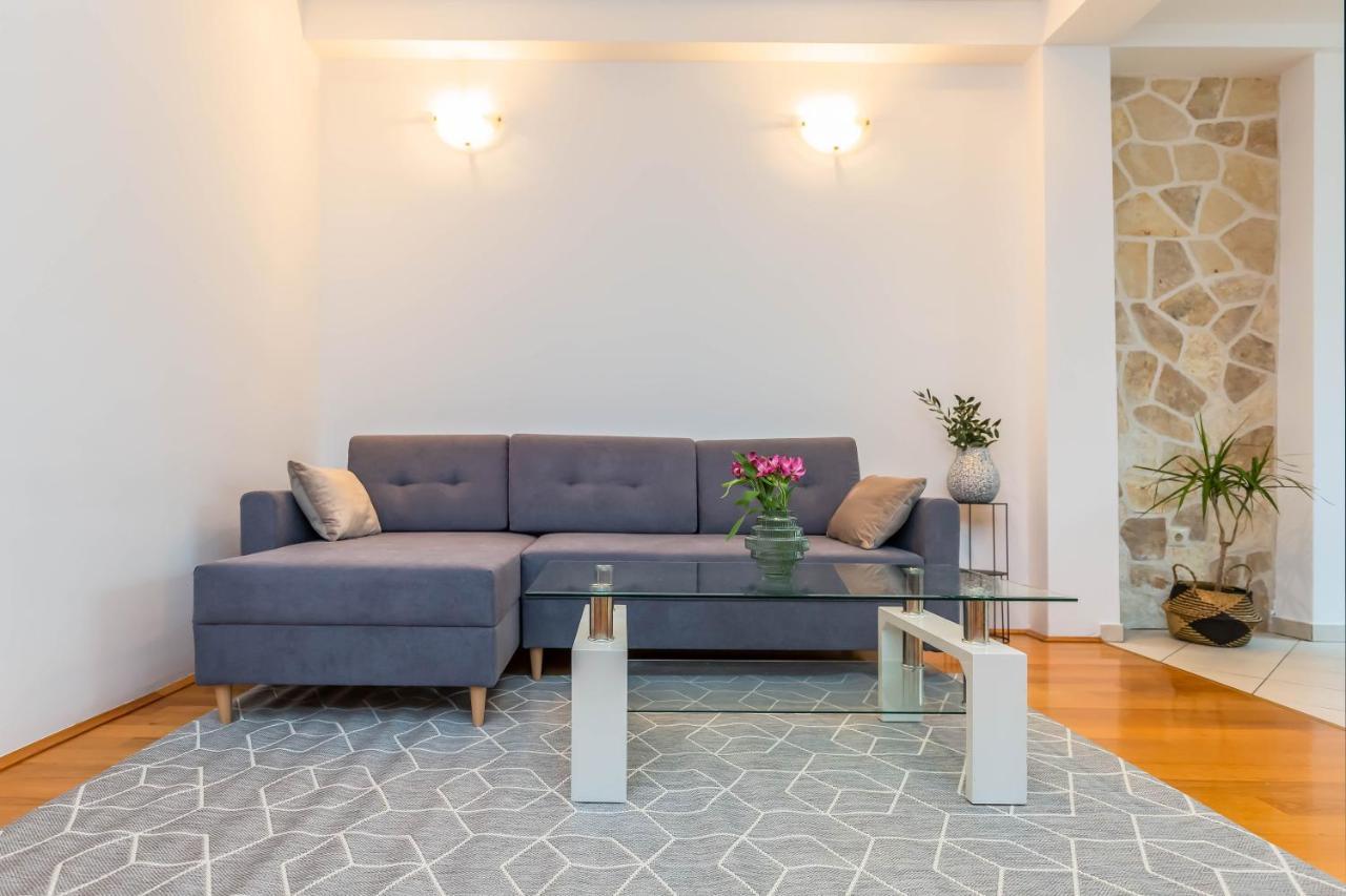Beachfront Apartment Jesenice  Extérieur photo