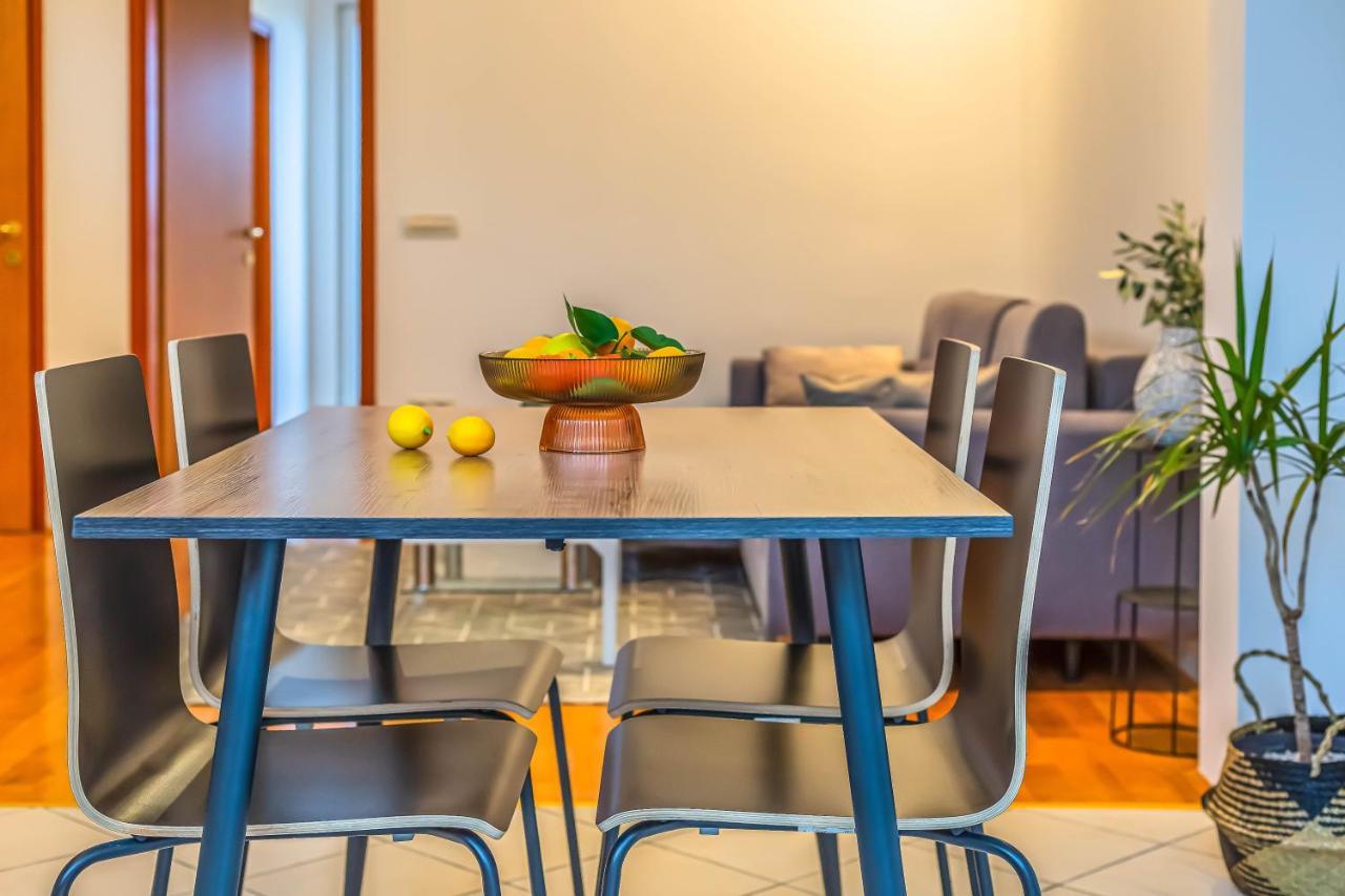 Beachfront Apartment Jesenice  Extérieur photo