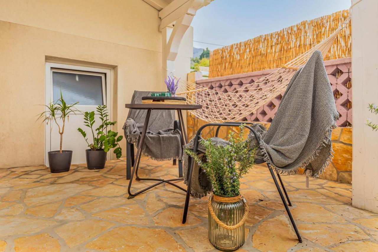 Beachfront Apartment Jesenice  Extérieur photo