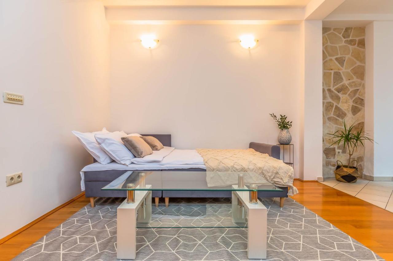 Beachfront Apartment Jesenice  Extérieur photo